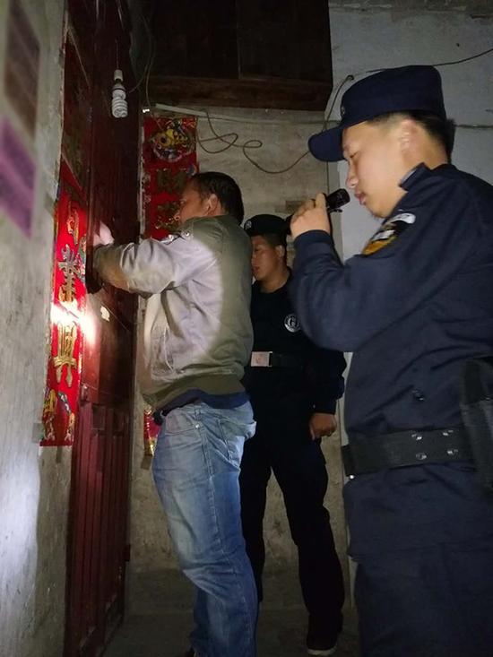 泸州粗心妈妈误将幼女锁家中 