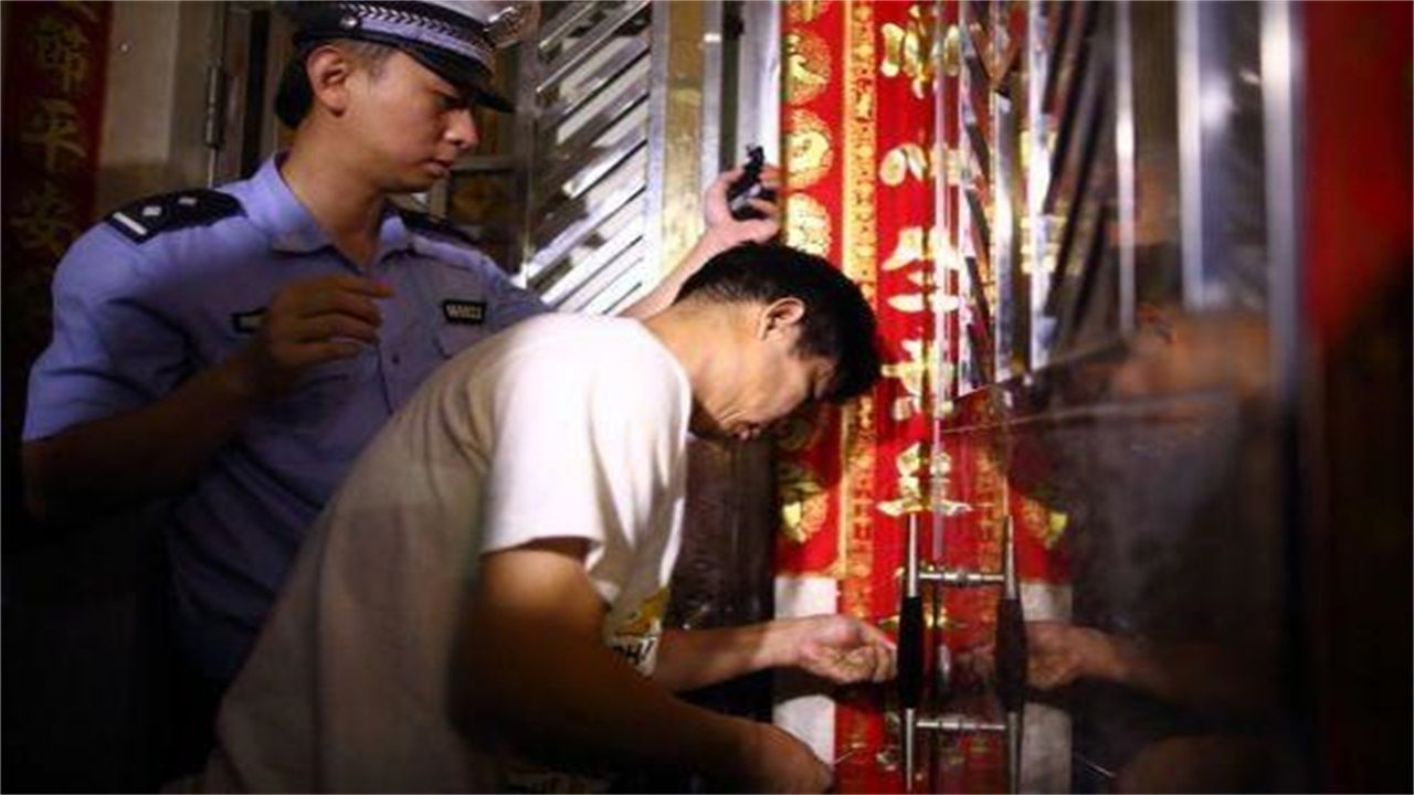 泸州请开锁师傅开了锁后，师傅